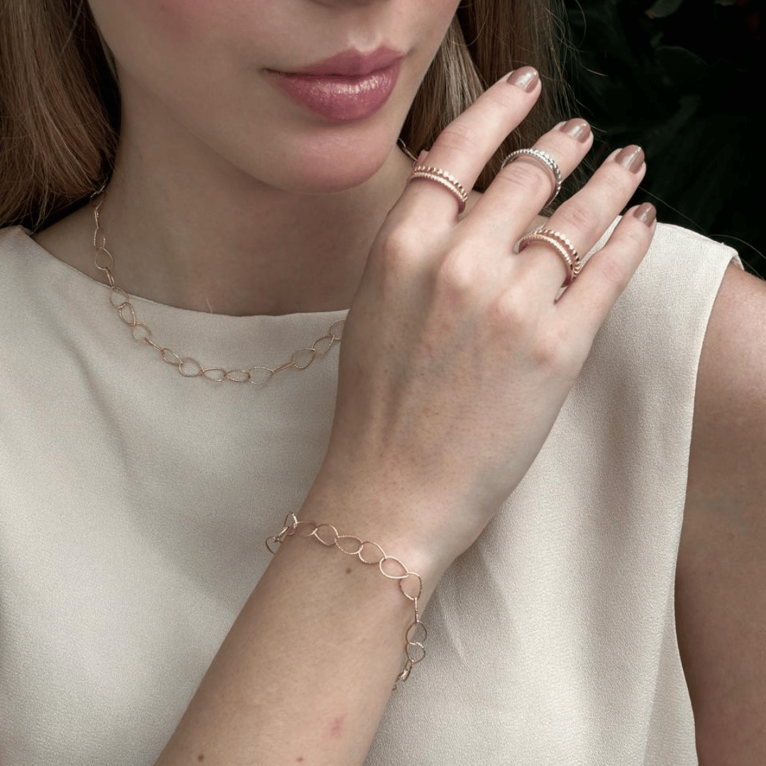 Choker de Elos Gota Textura Craquelada 40cm Banhada a Ouro 18k