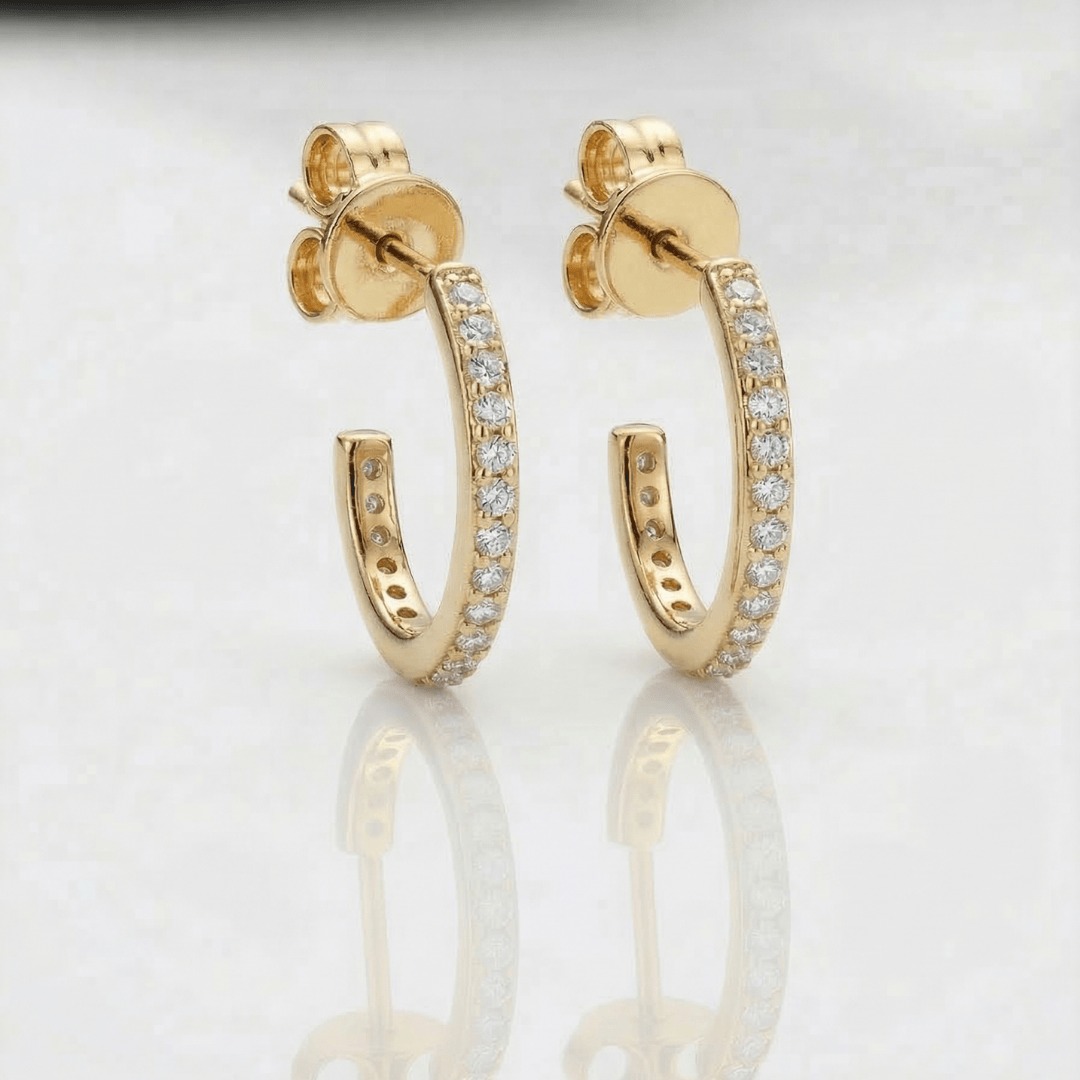 Brinco Argola Média Cravejada Microzircônias Cristal Banhado a Ouro 18k