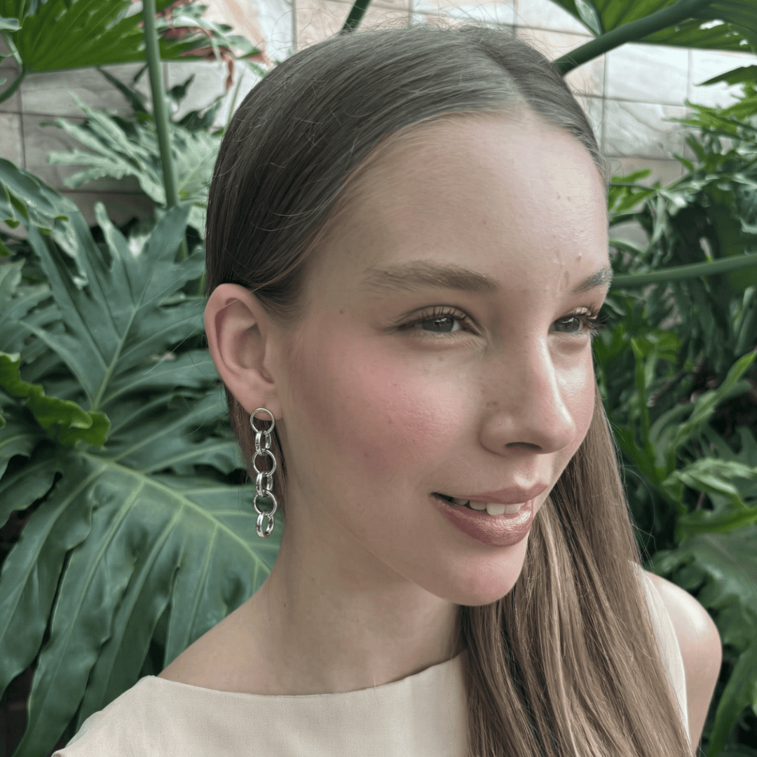 Brinco Geométrico de Círculos Pendurados Sunshine Banhado em Ródio Branco