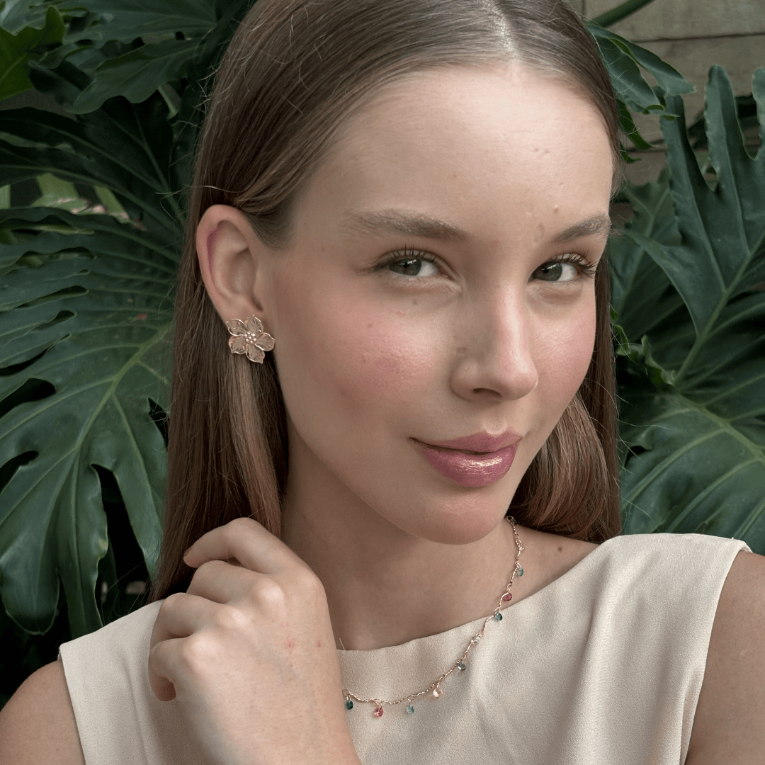 Brinco Flor Liso Banhado a Ouro 18k