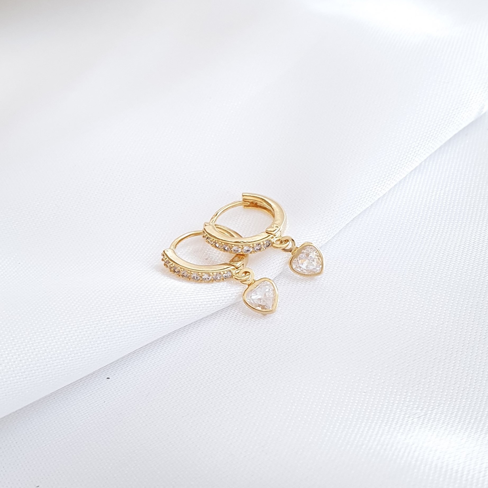 Brinco Argolinha Cravejada Coração de Luz