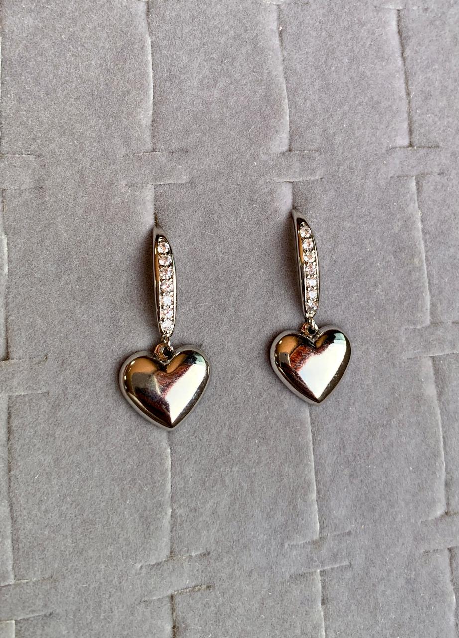 BRINCO BRENDA CORAÇÃO CRAVEJADO RODIO BRANCO