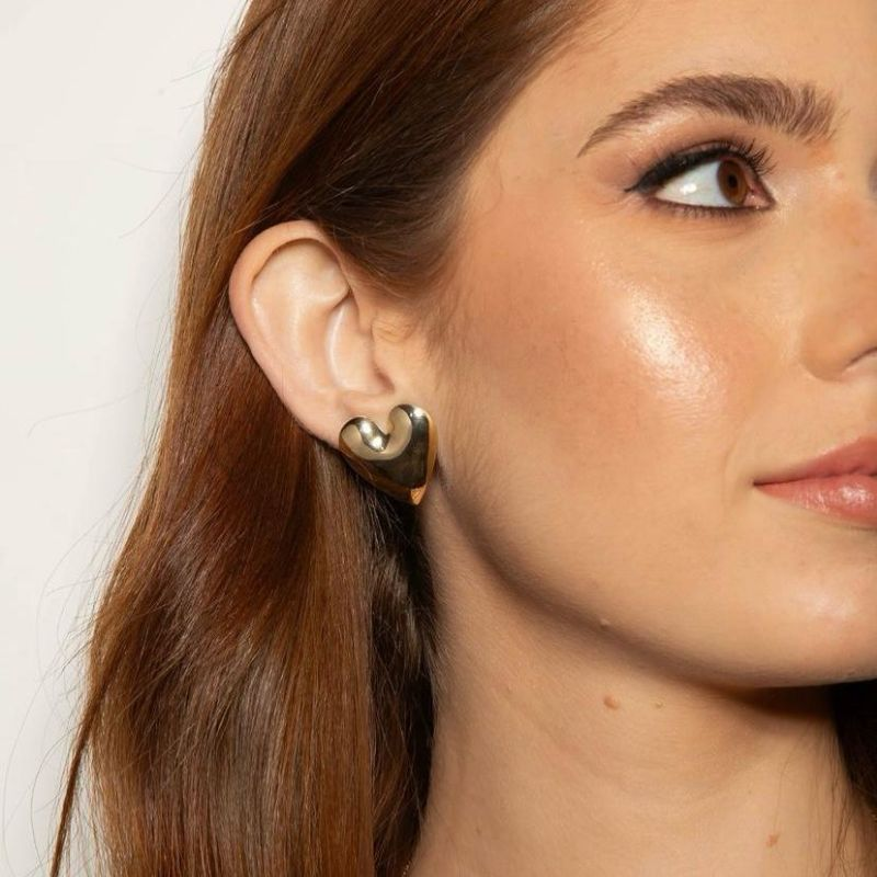 BRINCO BETINA CORACAO RODIO BRANCO COR PRATA