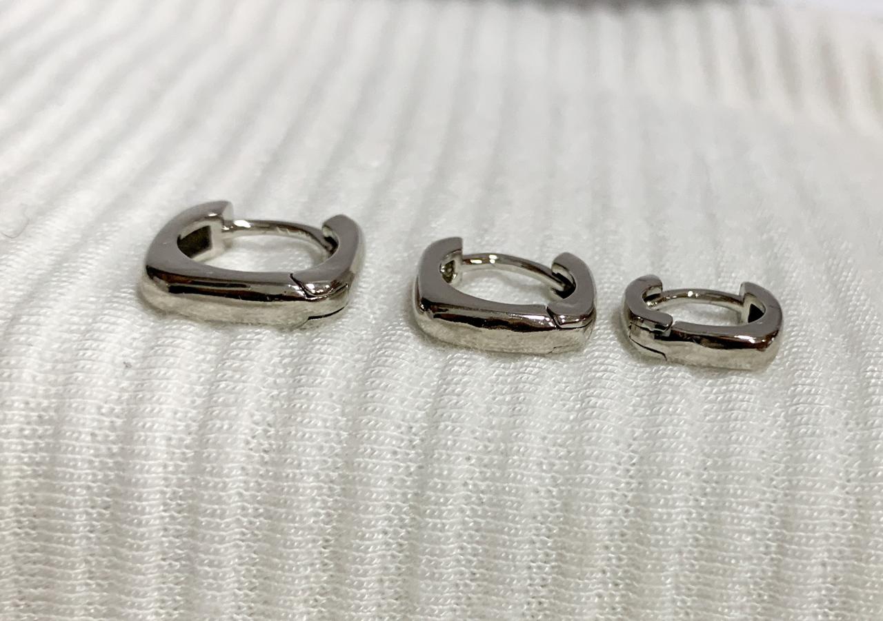 BRINCO MIRIAM TRIO ARGOLA CLICK QUADRADA RODIO BRANCO COR PRATA