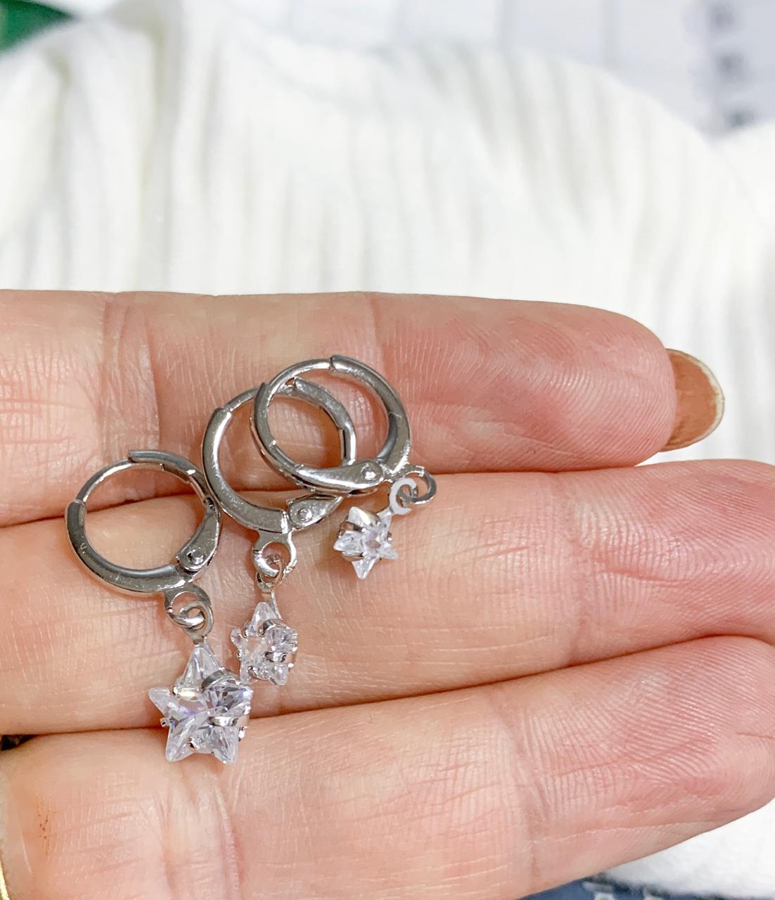 TRIO ESTRELINHAS ZIRCONIA PENDURICALHO  BANHO OURO 18K