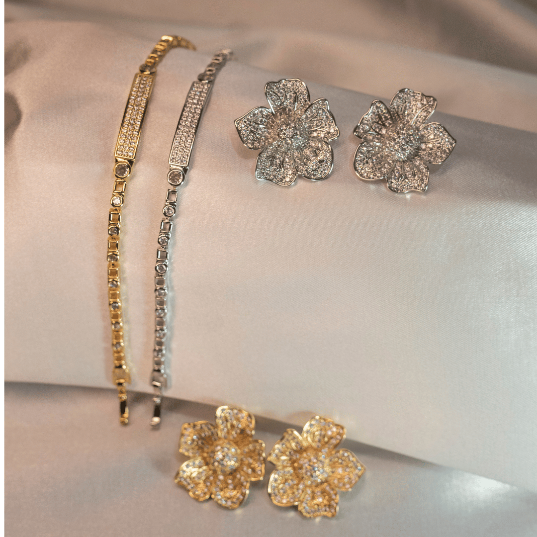 Brinco de Flor Cravejado