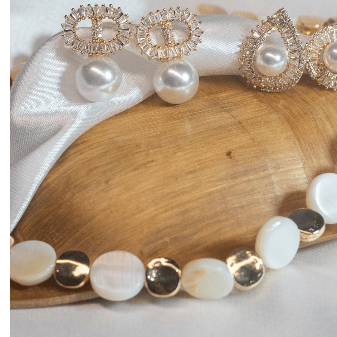Choker Madre Perola com Esferas