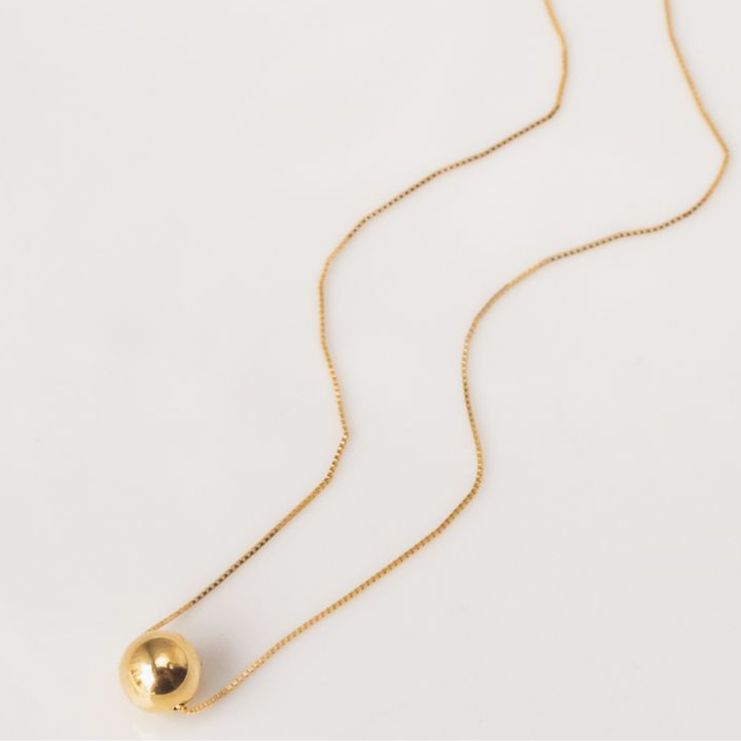 Corrente com pingente de Bolinha