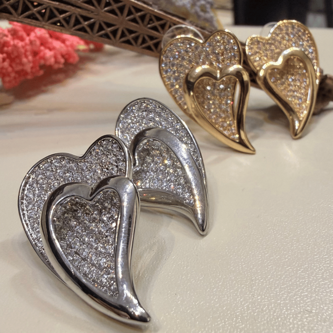 Brinco de coração Cravejado - banho de ouro