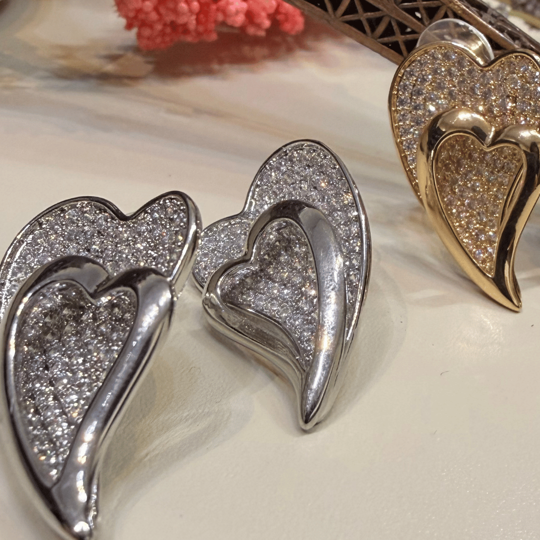 Brinco de coração Cravejado - banho de ouro