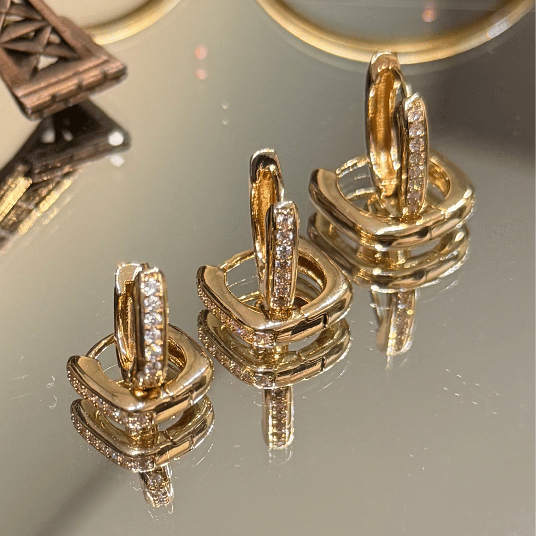 Brinco Trio de argola Clik quadrada cravejada - Banho de Ouro