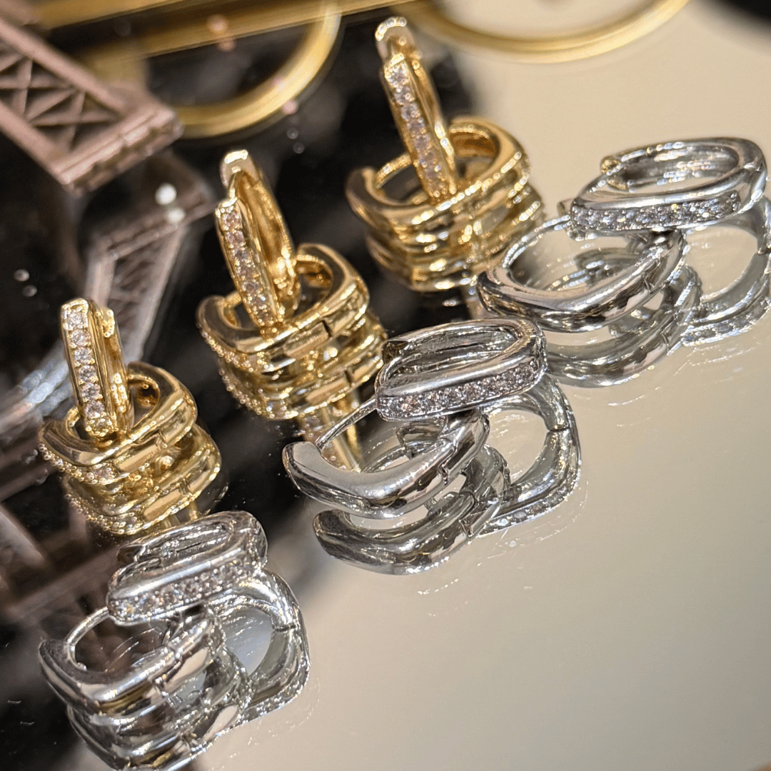 Brinco Trio de argola Clik quadrada cravejada - Banho de Ouro