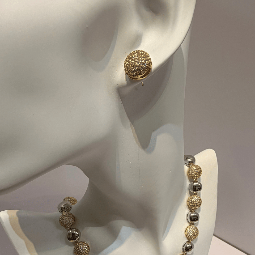 Conjunto Esferas  Banho de Ouro cravejada