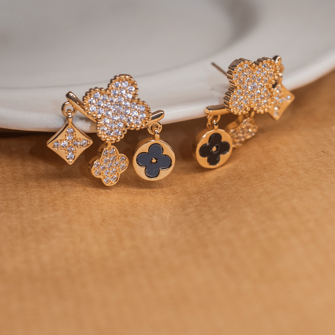 Brinco Trevo Cravejado - Banho Ouro