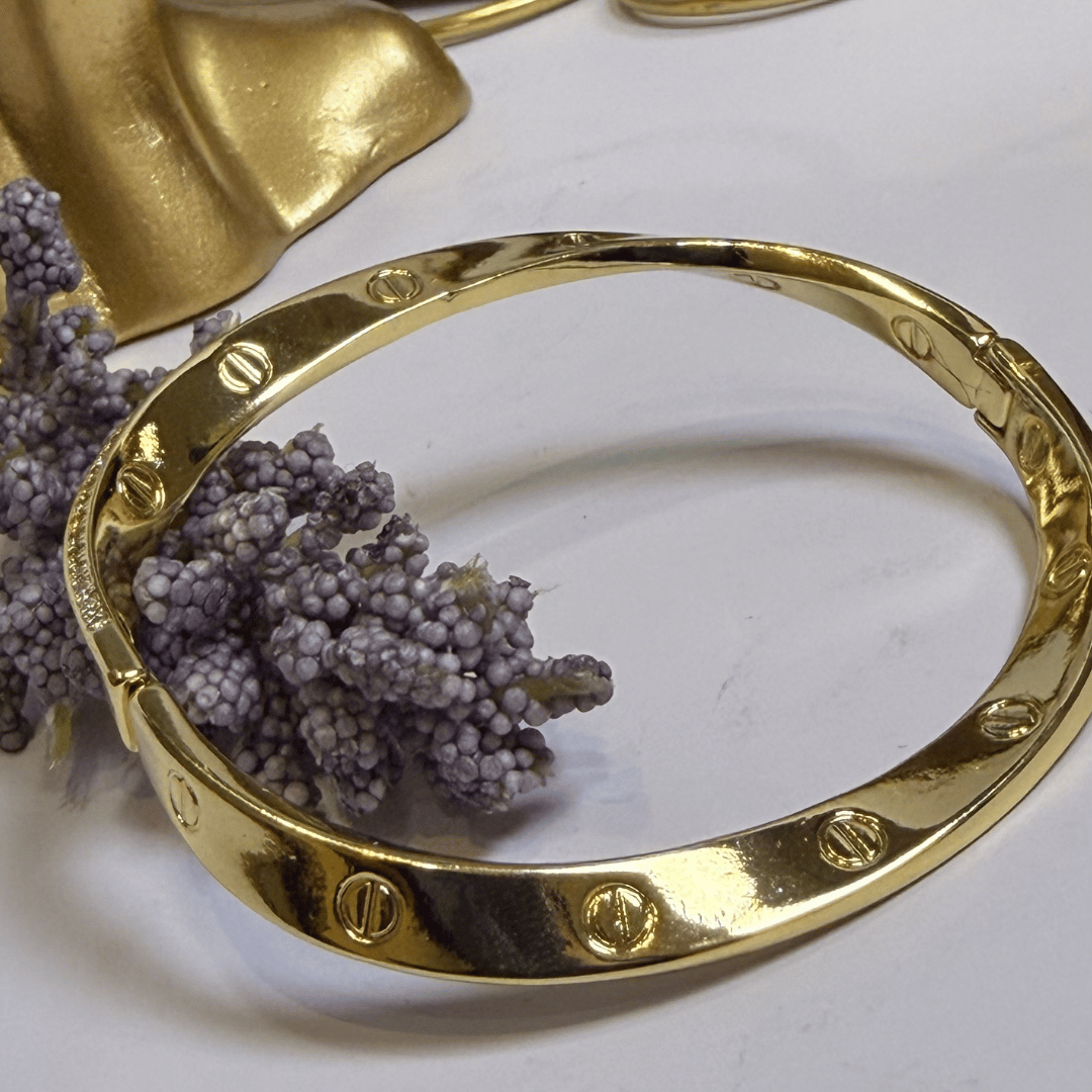 Bracelete cravejado - Banho de Ouro