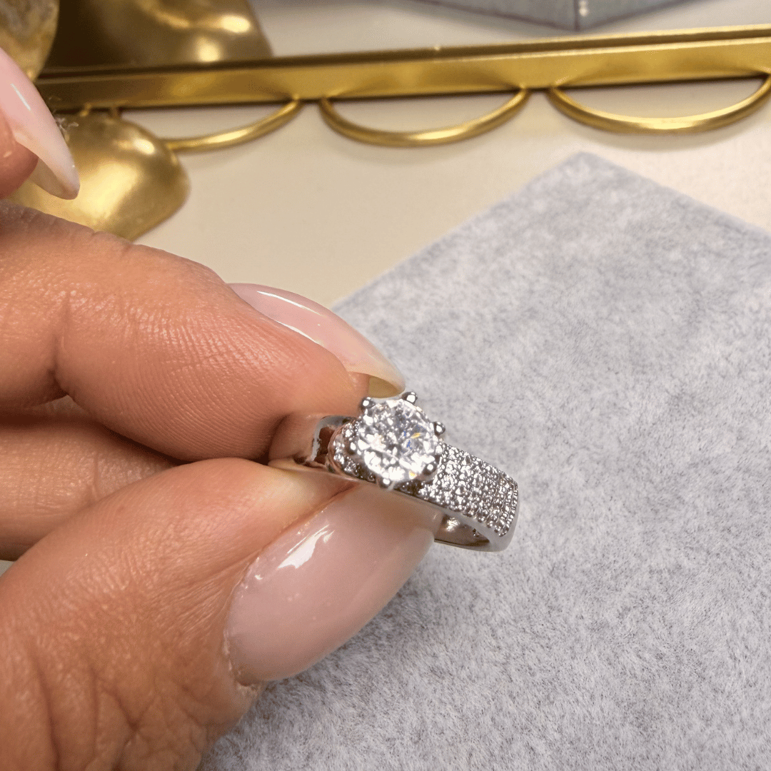 Anel Solitário cravejado - Regulavel