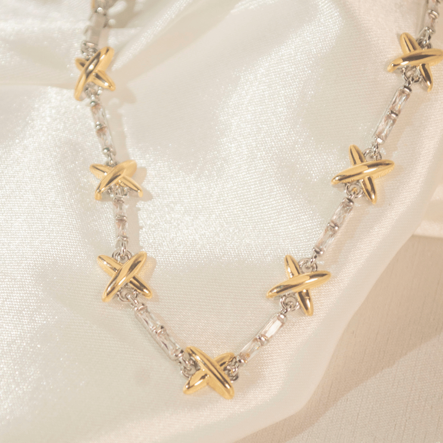 Choker Cravejada Baguetes Mix de Banhos com X liso em Dourado