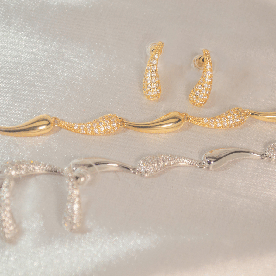 Conjunto Gotas Lisa e Cravejada - Banho de Ouro